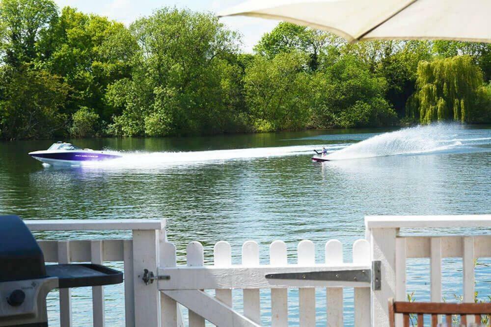 Mallard Lodge Cirencester Ngoại thất bức ảnh